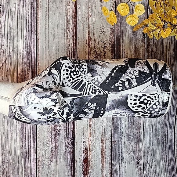 NEW STYLE & CO BLACK & WHITE BUTTERFLY SHORT SLEEVE PULLOVER TEE - Picture 3 of 11